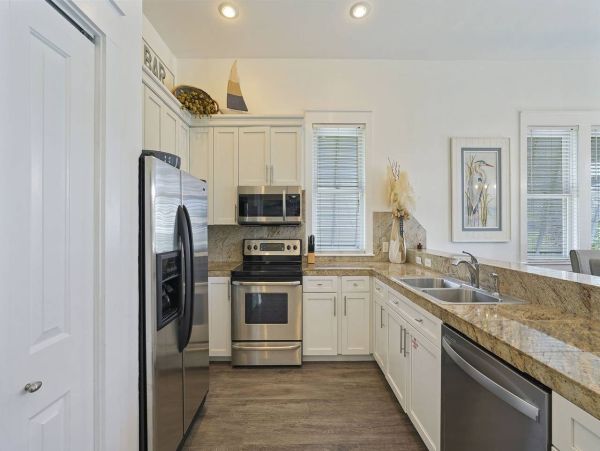 Relaxed Luxury in the Heart of Destin - 4 Bedroom Beach Retreat with Private Pool