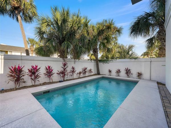 Relaxed Luxury in the Heart of Destin - 4 Bedroom Beach Retreat with Private Pool