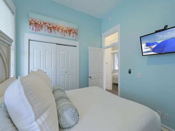 Relaxed Luxury in the Heart of Destin - 4 Bedroom Beach Retreat with Private Pool