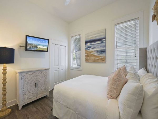 Relaxed Luxury in the Heart of Destin - 4 Bedroom Beach Retreat with Private Pool