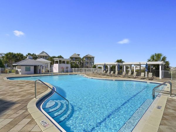 Relaxed Luxury in the Heart of Destin - 4 Bedroom Beach Retreat with Private Pool