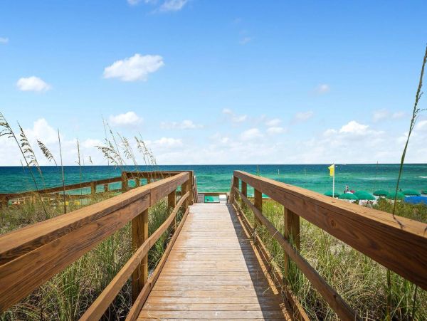 Relaxed Luxury in the Heart of Destin - 4 Bedroom Beach Retreat with Private Pool