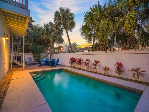 Relaxed Luxury in the Heart of Destin - 4 Bedroom Beach Retreat with Private Pool