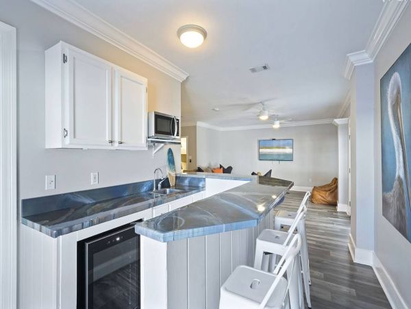Relaxed Luxury in the Heart of Destin - 4 Bedroom Beach Retreat with Private Pool