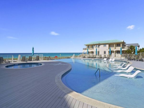 Relaxed Luxury in the Heart of Destin - 4 Bedroom Beach Retreat with Private Pool