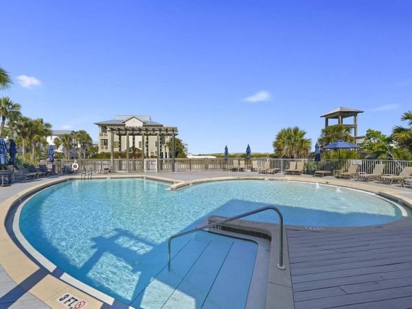 Relaxed Luxury in the Heart of Destin - 4 Bedroom Beach Retreat with Private Pool