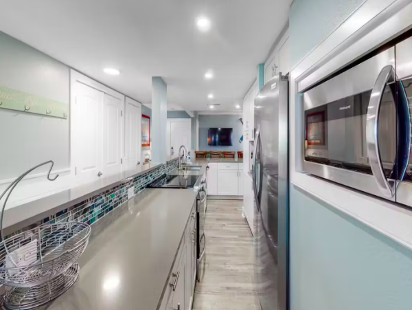 Oceanfront Bliss: Spacious 4-Bedroom Condo with 2 Balconies