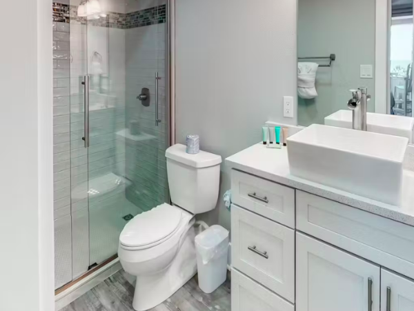 Oceanfront Bliss: Spacious 4-Bedroom Condo with 2 Balconies
