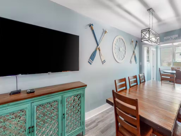 Oceanfront Bliss: Spacious 4-Bedroom Condo with 2 Balconies