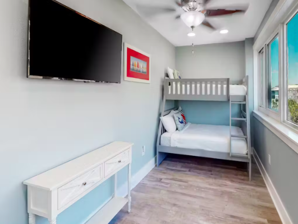 Oceanfront Bliss: Spacious 4-Bedroom Condo with 2 Balconies
