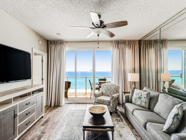 Oceanfront Luxury Vacation Condo with Amazing Views Sleeps 6