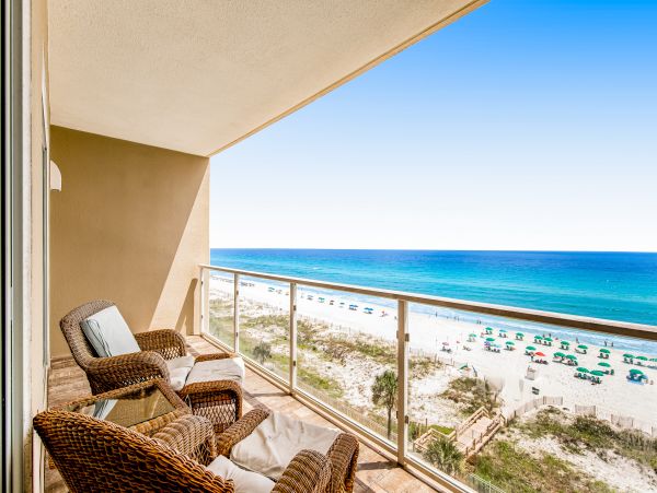 Oceanfront Luxury Vacation Condo with Amazing Views Sleeps 6