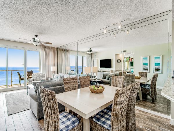 Oceanfront Luxury Vacation Condo with Amazing Views Sleeps 6