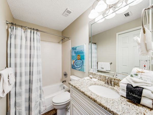 Oceanfront Luxury Vacation Condo with Amazing Views Sleeps 6