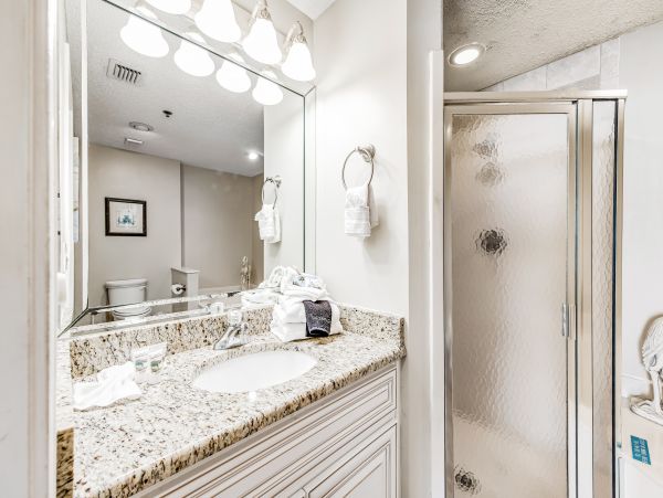 Oceanfront Luxury Vacation Condo with Amazing Views Sleeps 6