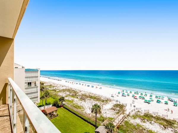 Oceanfront Luxury Vacation Condo with Amazing Views Sleeps 6