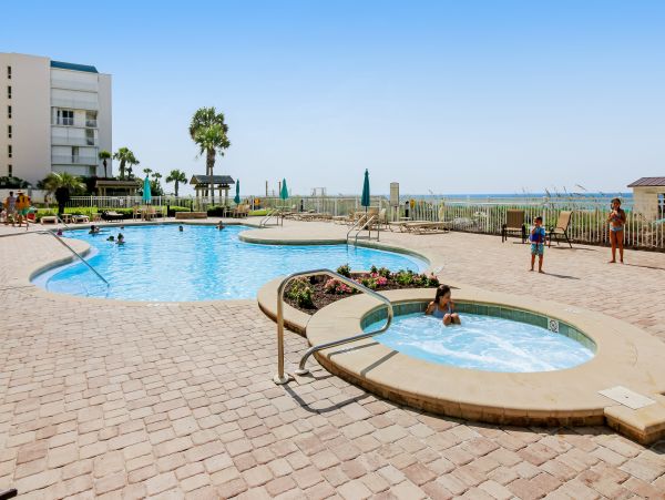 Oceanfront Luxury Vacation Condo with Amazing Views Sleeps 6