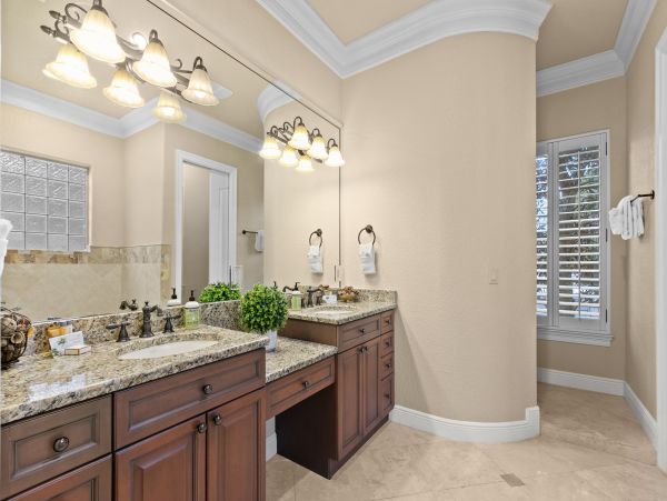 Destin Gorgeous 5 Bedroom Vacation Rental Lake Views