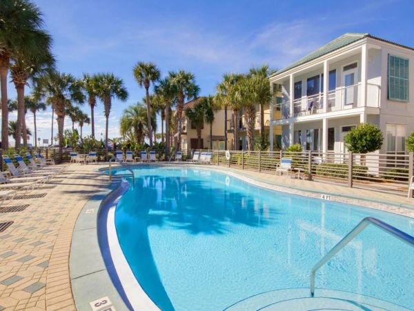 Lake View Two Bedroom Vacation Condo in Destin