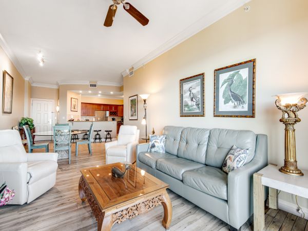 Penthouse Condo in Destin 3-Bedroom- Stunning Bay Views