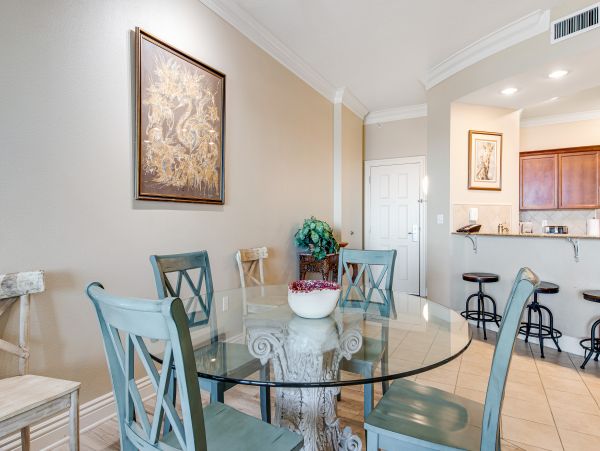 Penthouse Condo in Destin 3-Bedroom- Stunning Bay Views