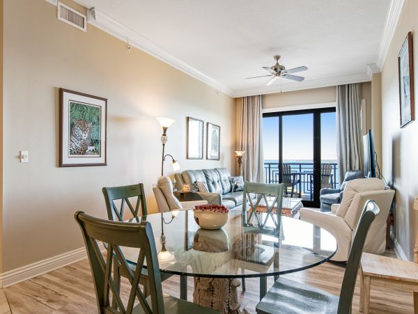 Penthouse Condo in Destin 3-Bedroom- Stunning Bay Views