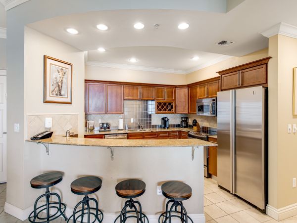 Penthouse Condo in Destin 3-Bedroom- Stunning Bay Views