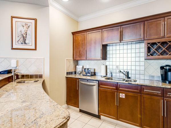 Penthouse Condo in Destin 3-Bedroom- Stunning Bay Views