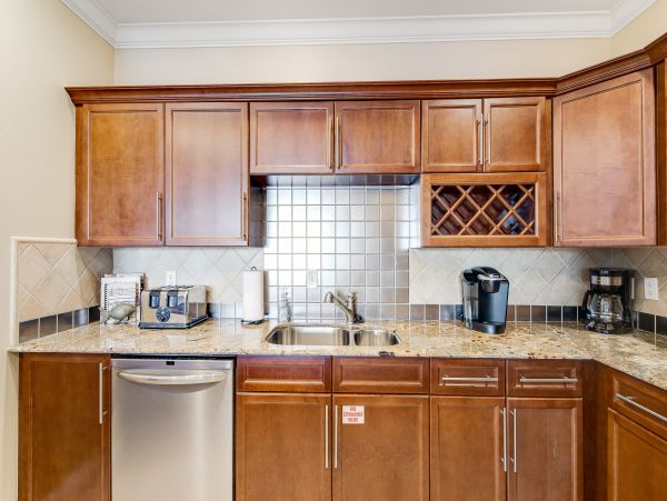 Penthouse Condo in Destin 3-Bedroom- Stunning Bay Views