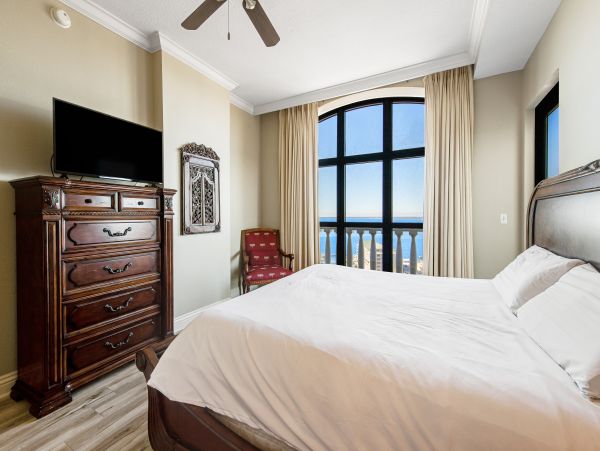Penthouse Condo in Destin 3-Bedroom- Stunning Bay Views