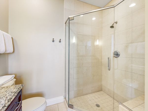 Penthouse Condo in Destin 3-Bedroom- Stunning Bay Views