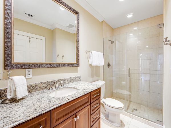 Penthouse Condo in Destin 3-Bedroom- Stunning Bay Views