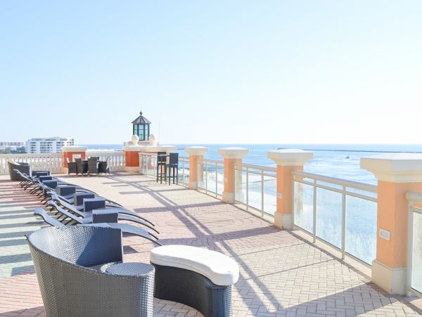 Penthouse Condo in Destin 3-Bedroom- Stunning Bay Views