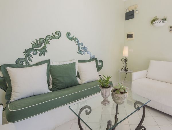Elegant Positano Apartment with Sea View Sleeps 2
