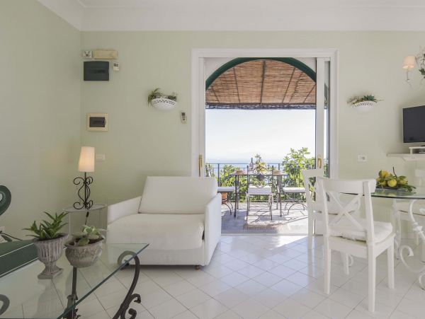 Elegant Positano Apartment with Sea View Sleeps 2