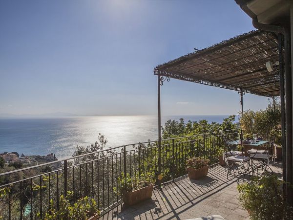 Elegant Positano Apartment with Sea View Sleeps 2