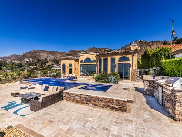 Luxury Seven Bedroom Home Pool & Spa Ocean View