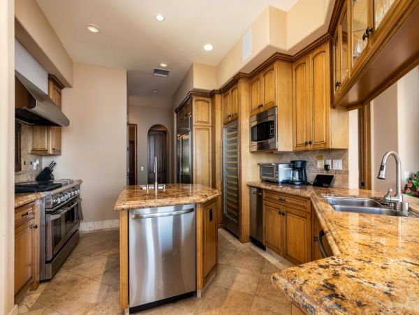 Luxury Seven Bedroom Home Pool & Spa Ocean View