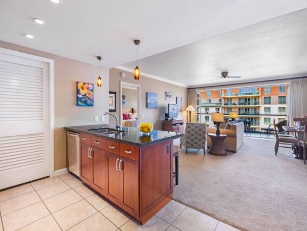 Oceanfront Kaanapali Condo for 6 guests