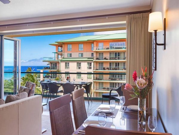 Oceanfront Kaanapali Condo for 6 guests