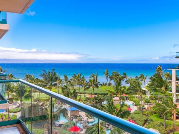Oceanfront Kaanapali Condo for 6 guests