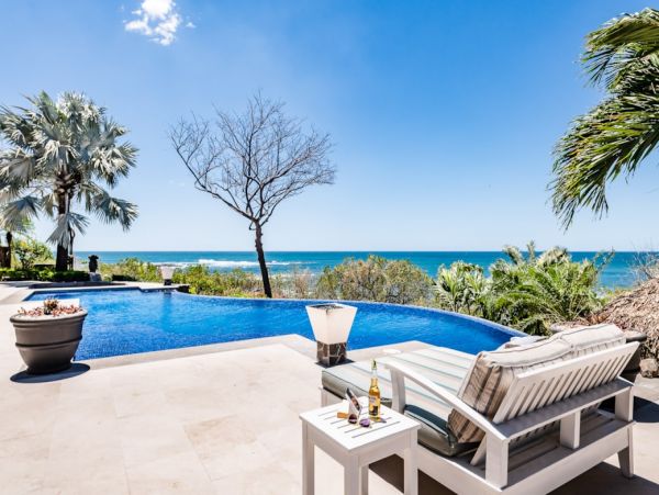 Amazing Beachfront State in Langosta Beach
