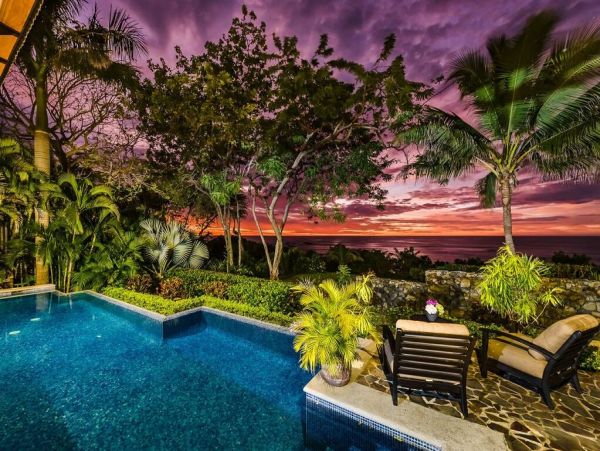 Luxury Beachfront 4 Bedroom Villa in Tamarindo