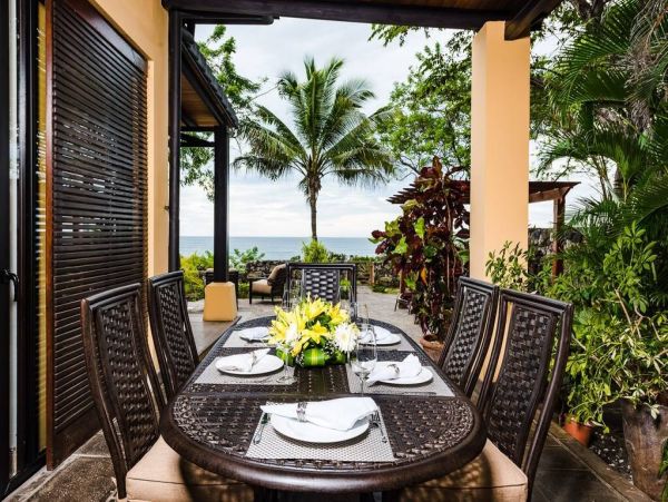 Luxury Beachfront 4 Bedroom Villa in Tamarindo