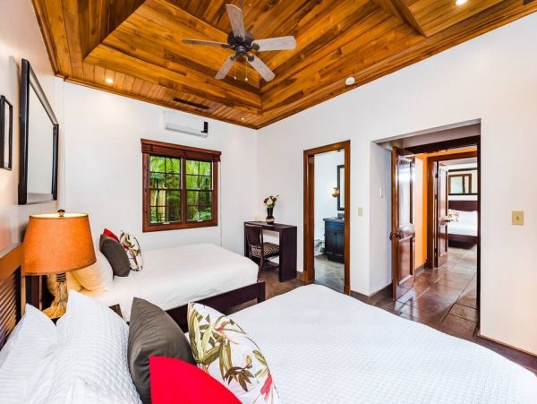 Luxury Beachfront 4 Bedroom Villa in Tamarindo