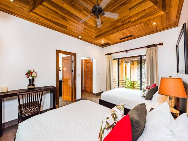 Luxury Beachfront 4 Bedroom Villa in Tamarindo