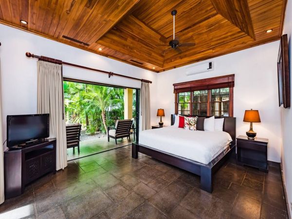 Luxury Beachfront 4 Bedroom Villa in Tamarindo