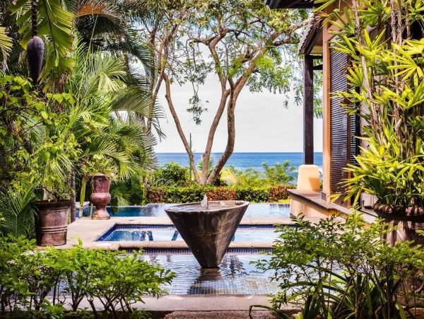 Luxury Beachfront 4 Bedroom Villa in Tamarindo