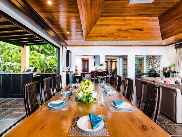 Luxury Beachfront 4 Bedroom Villa in Tamarindo