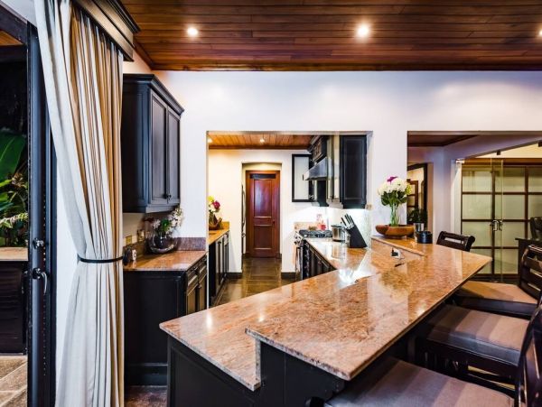 Luxury Beachfront 4 Bedroom Villa in Tamarindo
